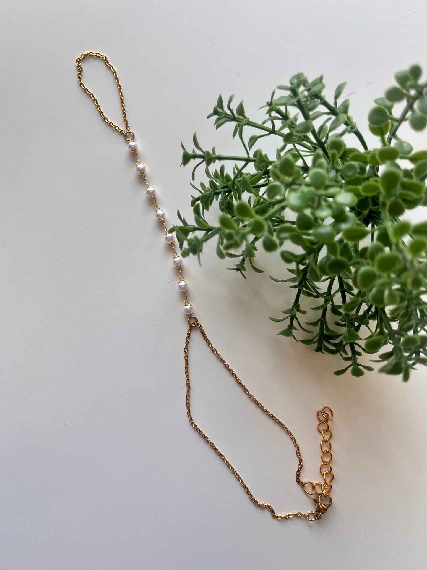 Hey Pearl Gold Hand Chain